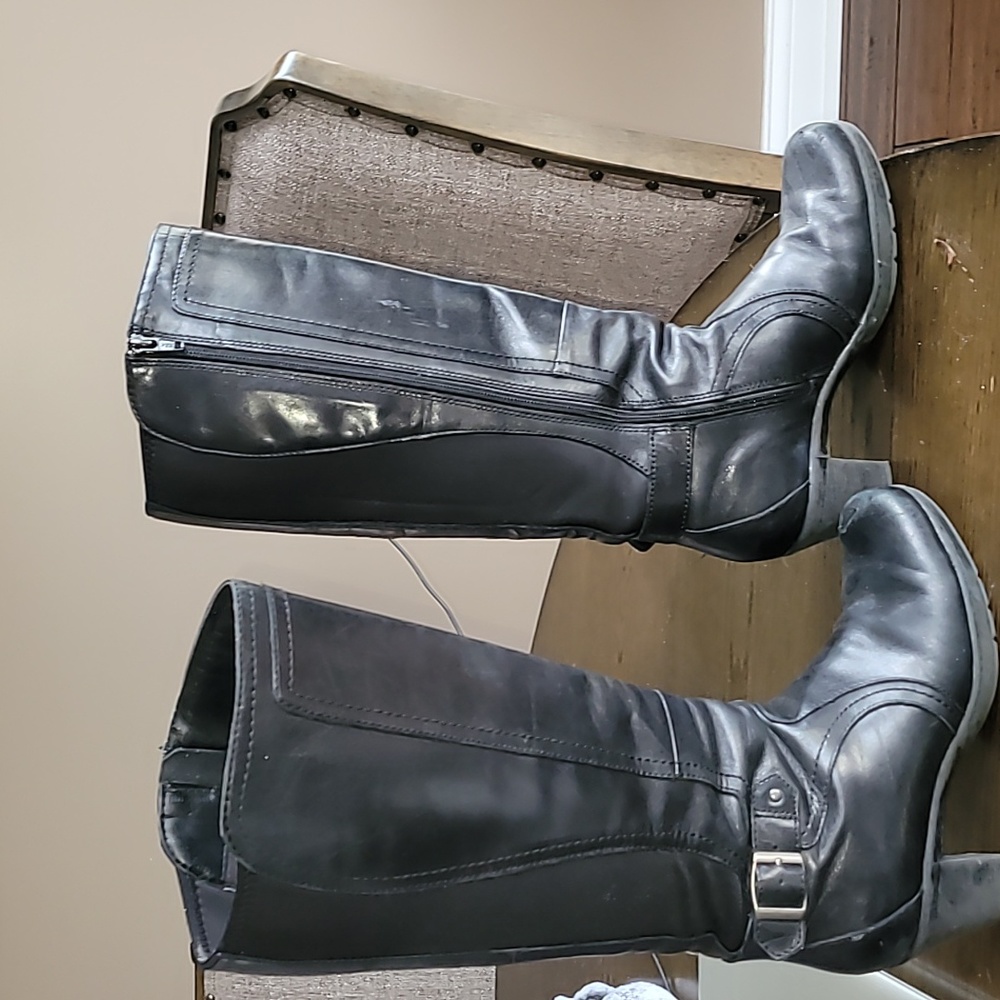 Used black leather Clark boots.